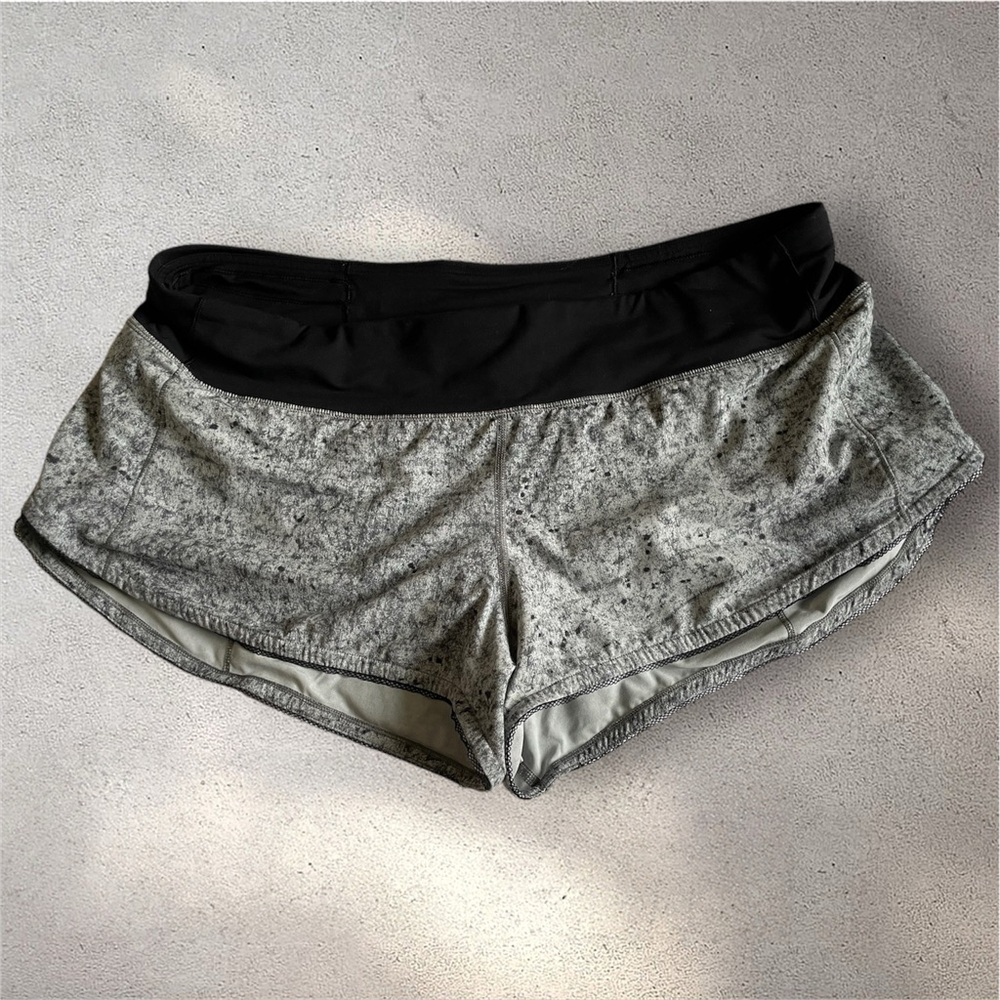 Lululemon Speed Up Short Awaken 2.5", Size 12